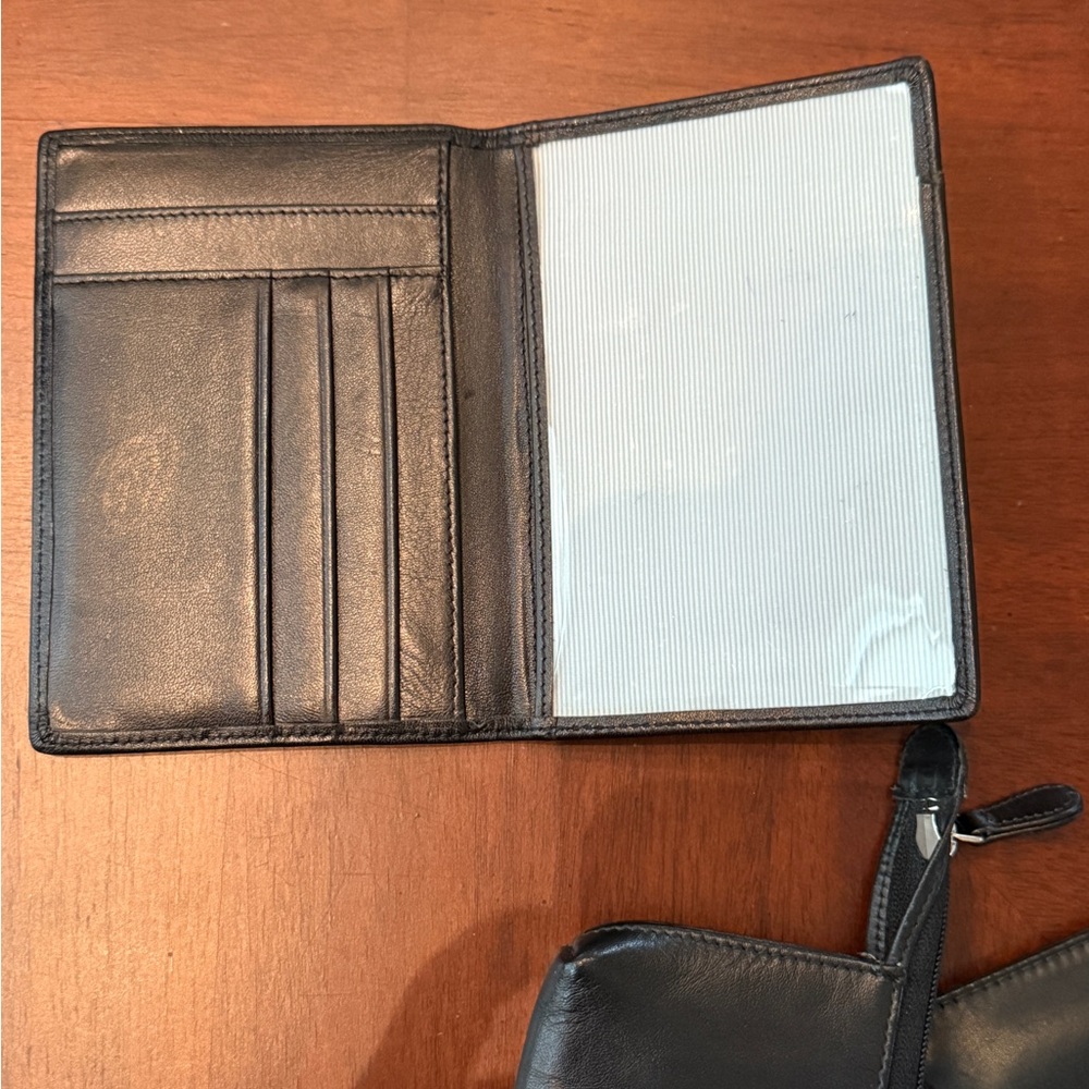 Radley of London 3 piece leather set passport holder, coin purse, zip pouch - Picture 5 of 9
